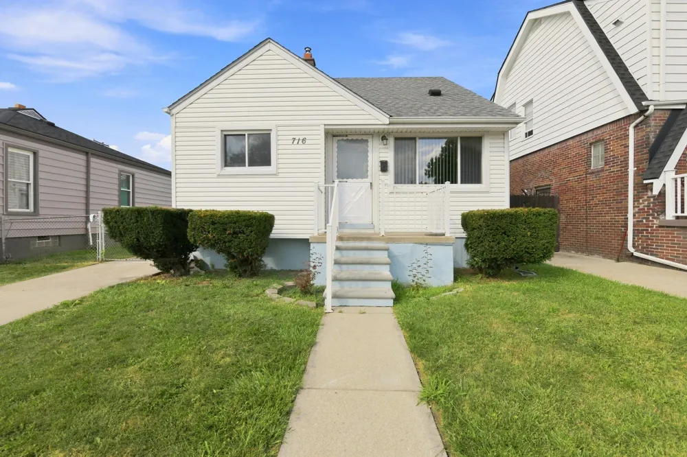 716 Mayflower Avenue Lincoln Park, MI 48146