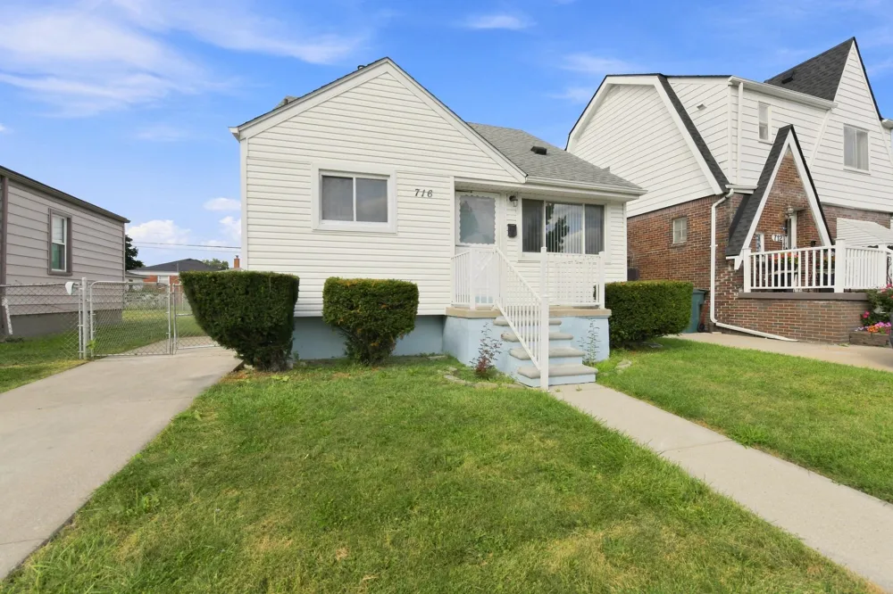 716 Mayflower Avenue Lincoln Park, MI 48146