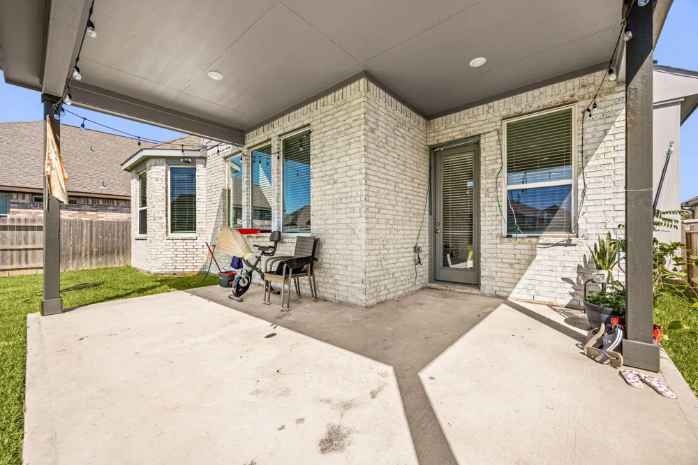 419 Amistad Court Webster, TX 77598