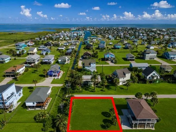 18 Mansvelt Road Jamaica Beach, TX 77554