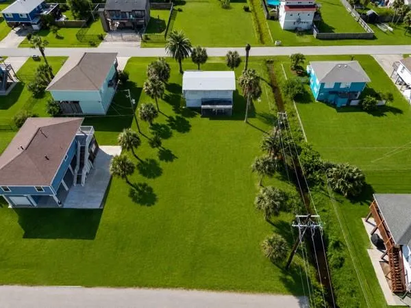 18 Mansvelt Road Jamaica Beach, TX 77554