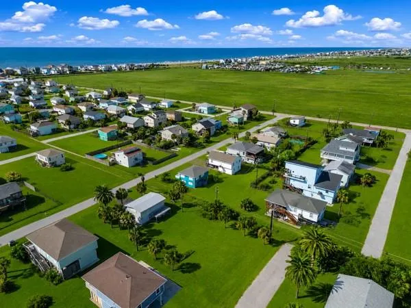 18 Mansvelt Road Jamaica Beach, TX 77554