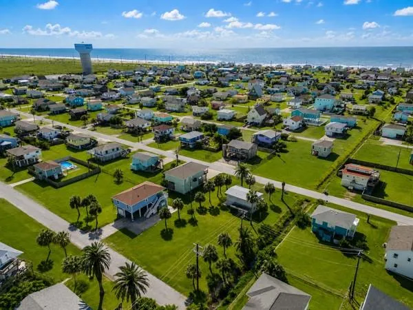 18 Mansvelt Road Jamaica Beach, TX 77554