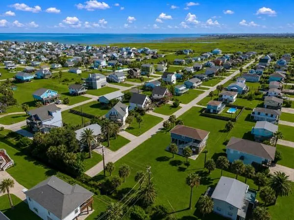 18 Mansvelt Road Jamaica Beach, TX 77554