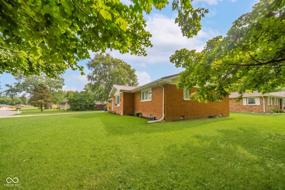 305 Ellis Road Muncie, IN 47303