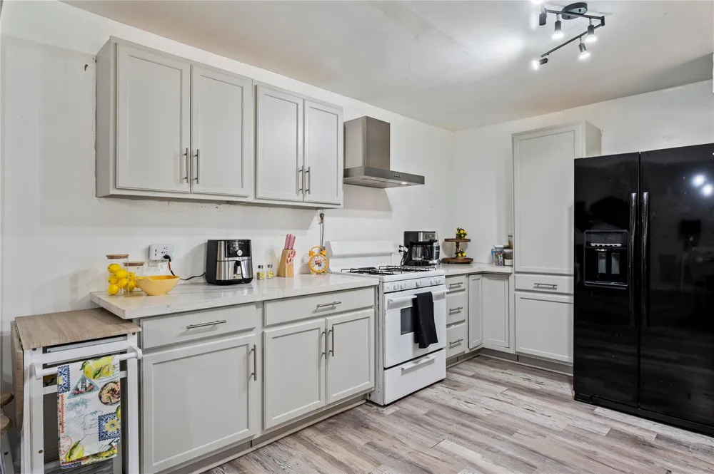 1427 Hankamer Street Pasadena, TX 77506