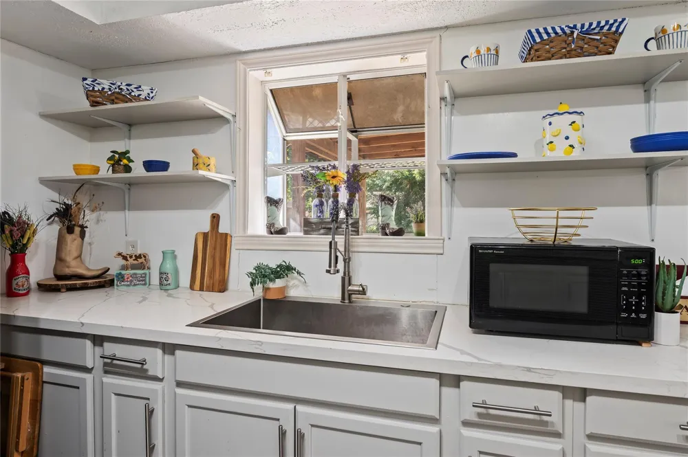 1427 Hankamer Street Pasadena, TX 77506