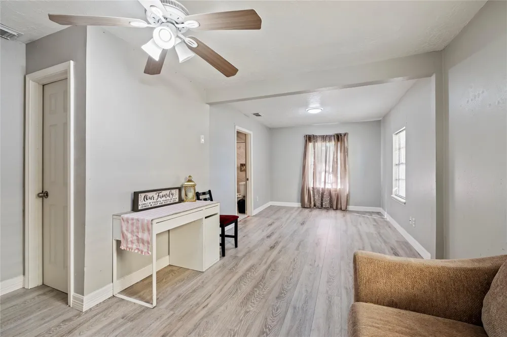1427 Hankamer Street Pasadena, TX 77506