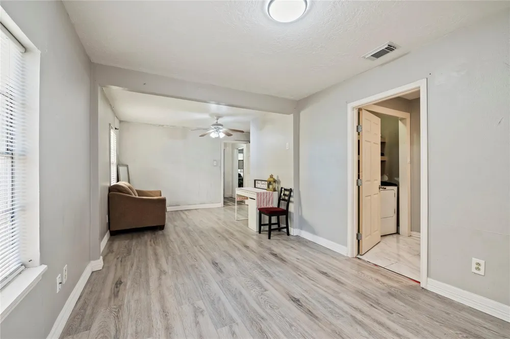 1427 Hankamer Street Pasadena, TX 77506