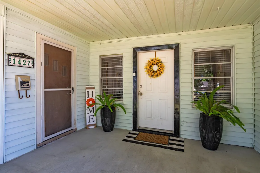 1427 Hankamer Street Pasadena, TX 77506