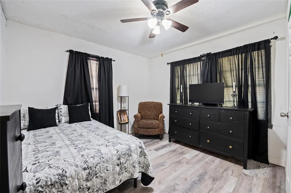1427 Hankamer Street Pasadena, TX 77506