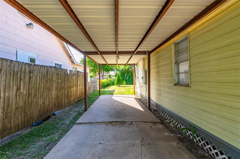 1427 Hankamer Street Pasadena, TX 77506