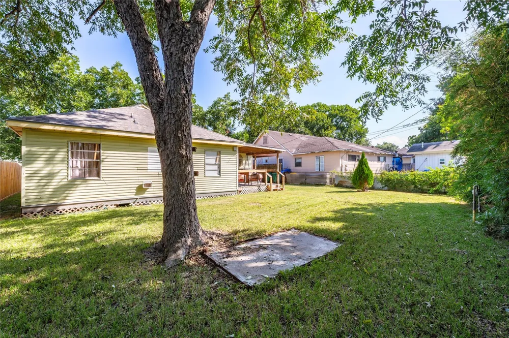 1427 Hankamer Street Pasadena, TX 77506