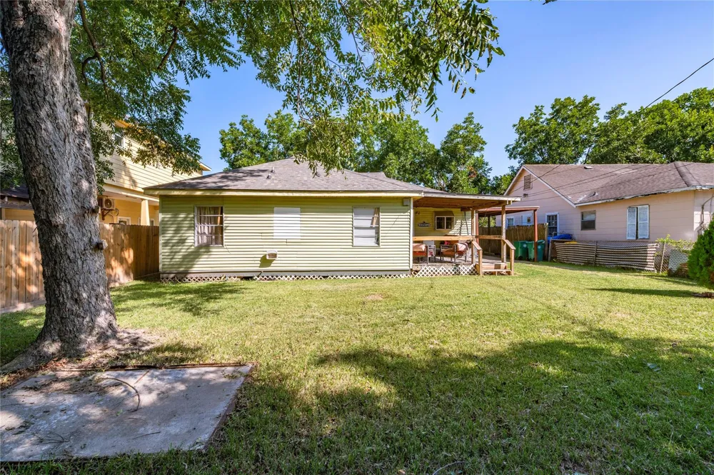 1427 Hankamer Street Pasadena, TX 77506