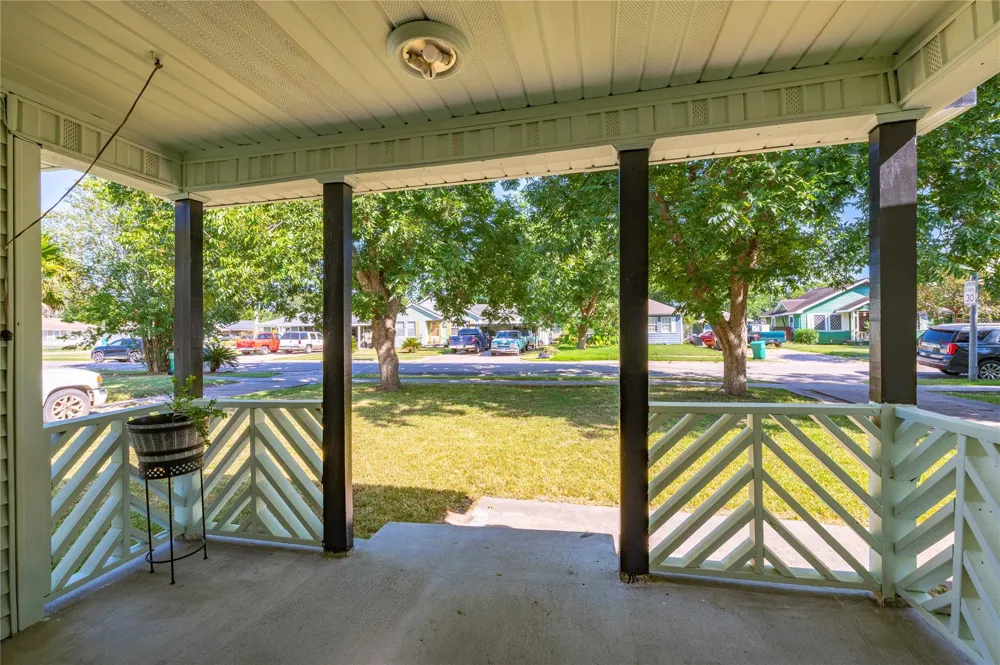 1427 Hankamer Street Pasadena, TX 77506