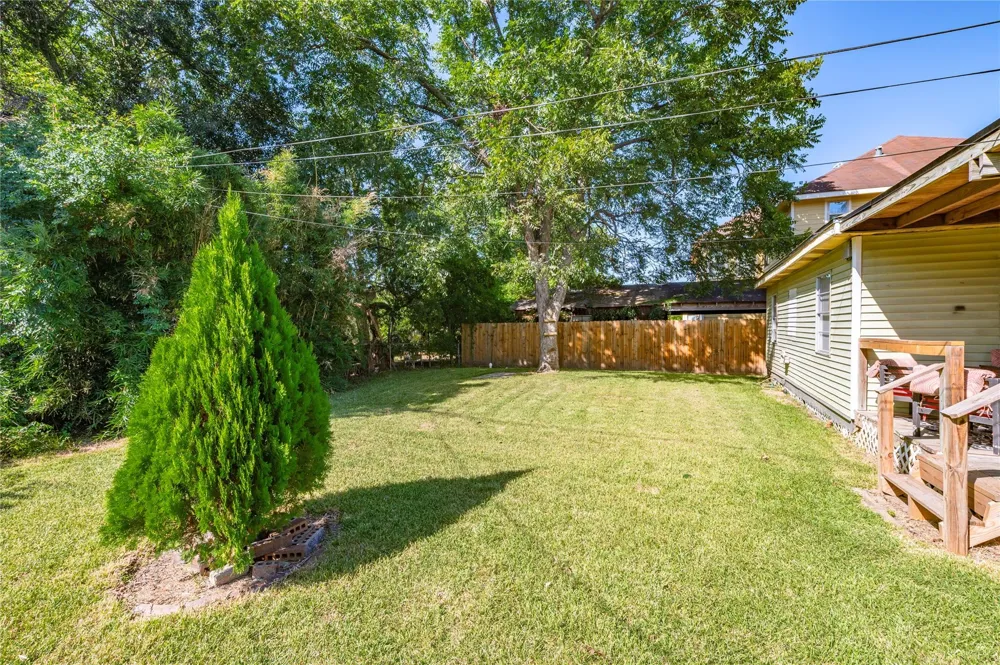 1427 Hankamer Street Pasadena, TX 77506