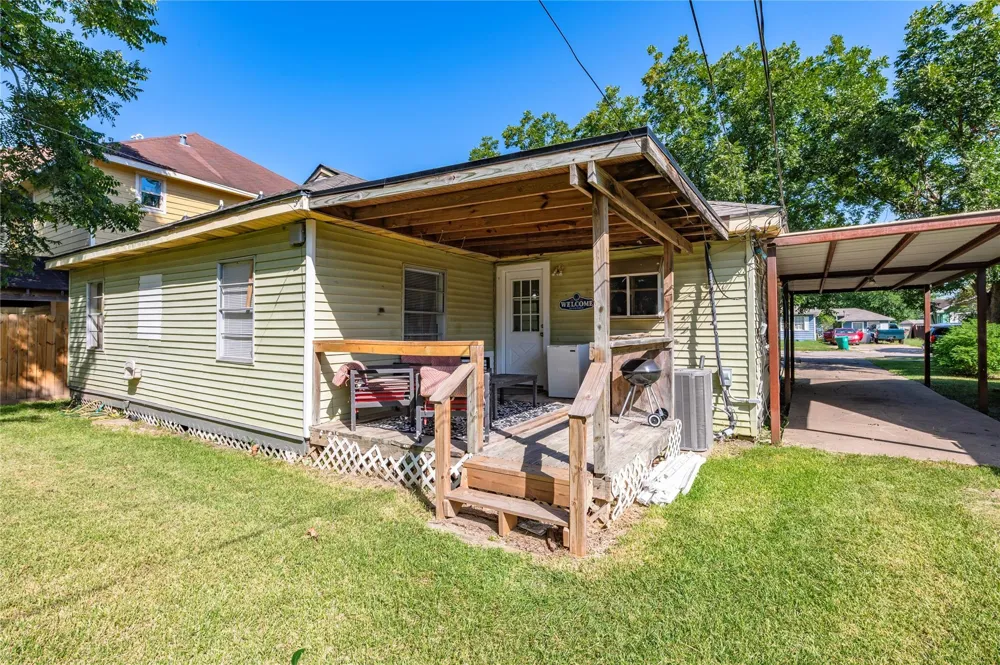 1427 Hankamer Street Pasadena, TX 77506