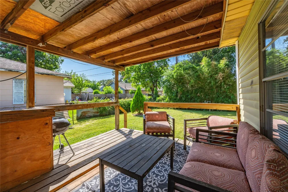1427 Hankamer Street Pasadena, TX 77506