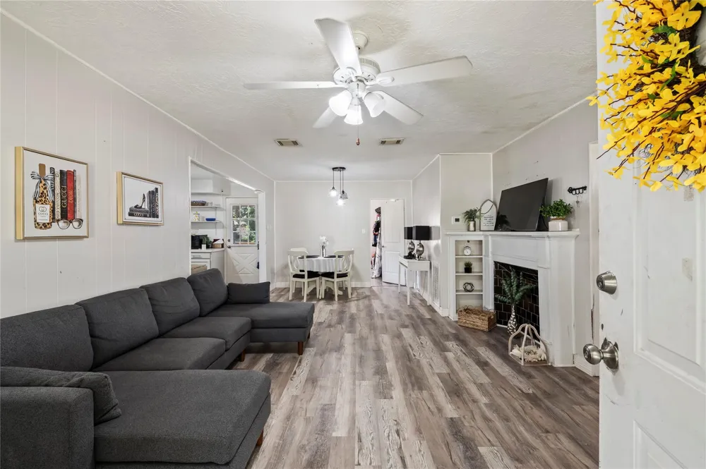 1427 Hankamer Street Pasadena, TX 77506