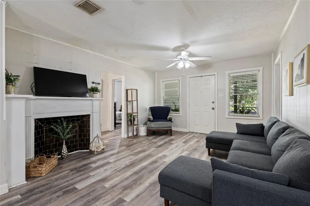 1427 Hankamer Street Pasadena, TX 77506