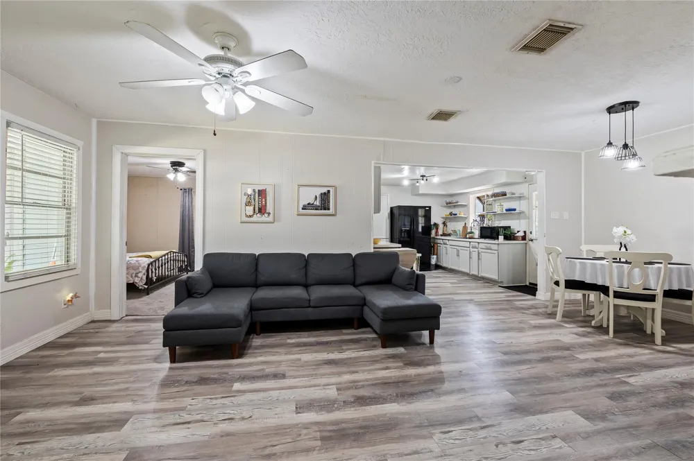 1427 Hankamer Street Pasadena, TX 77506