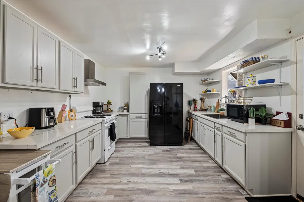 1427 Hankamer Street Pasadena, TX 77506