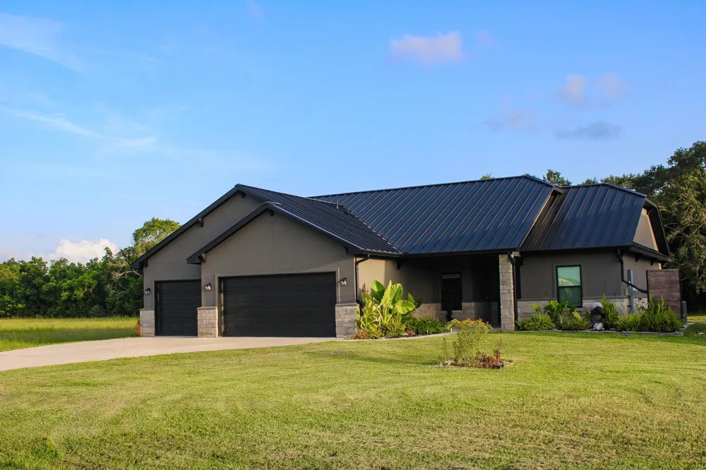 925 Chuckwagon Trail Angleton, TX 77515