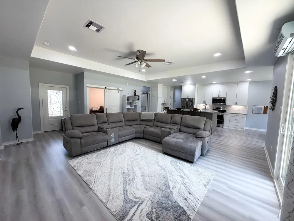 925 Chuckwagon Trail Angleton, TX 77515