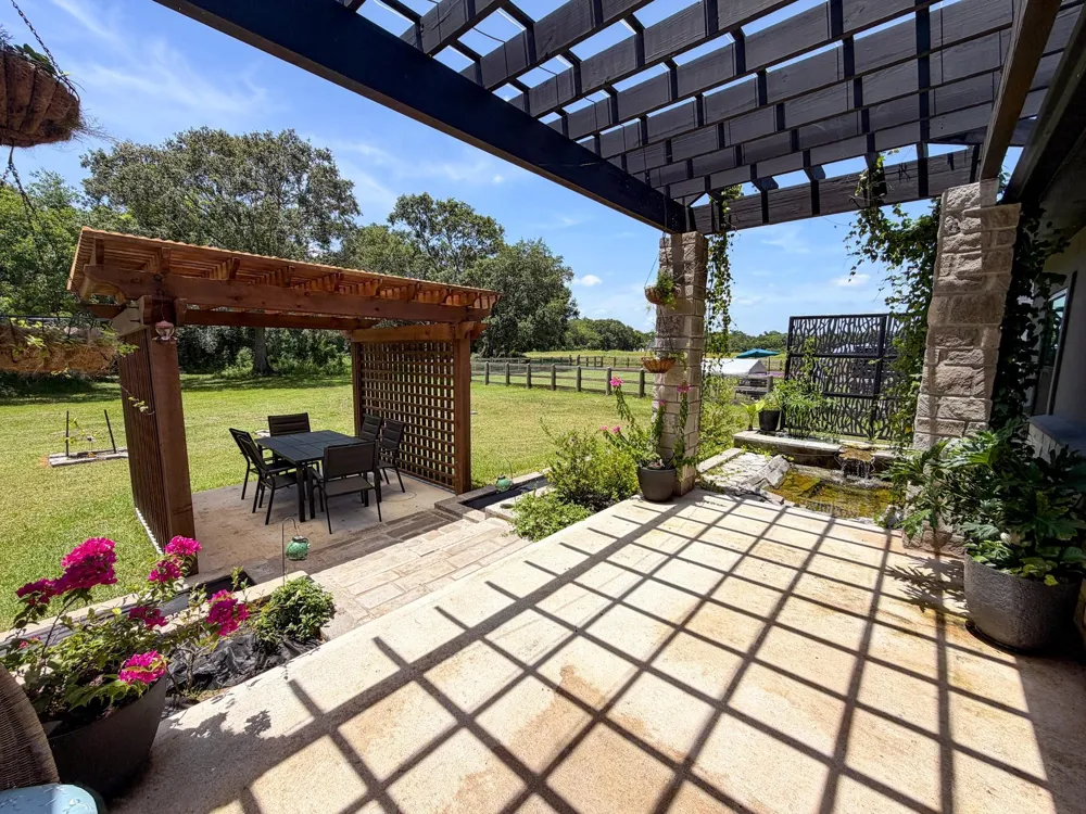 925 Chuckwagon Trail Angleton, TX 77515