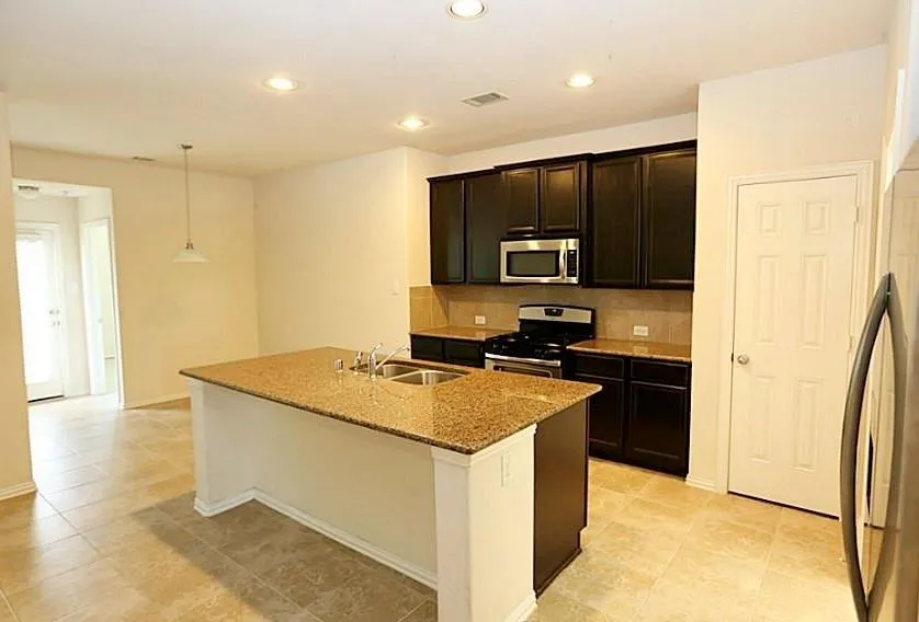 8139 Silent Deep Drive Rosenberg, TX 77469