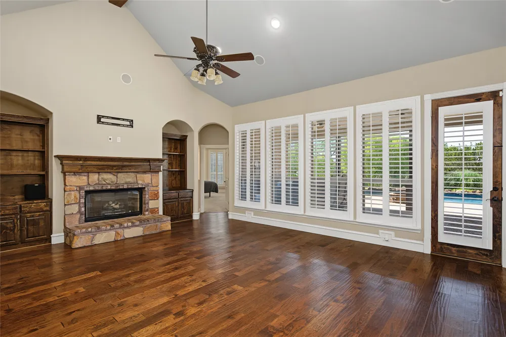 124 Carnes Court Springtown, TX 76082