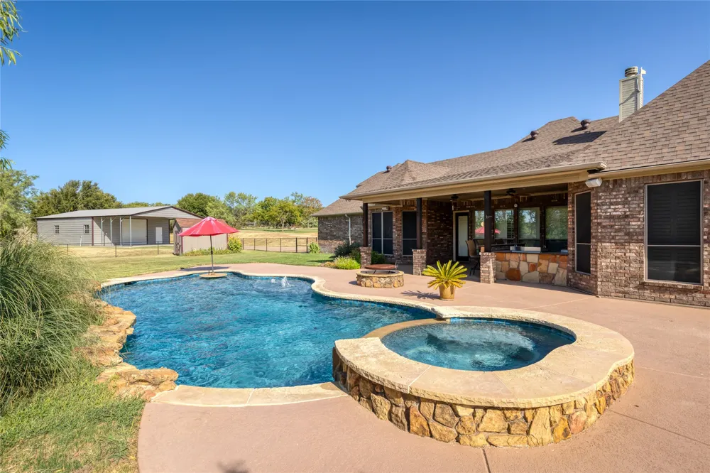 124 Carnes Court Springtown, TX 76082