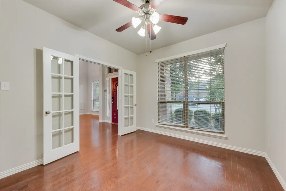 917 Tara Drive Burleson, TX 76028