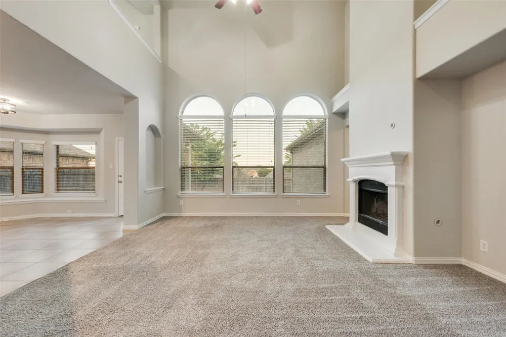 917 Tara Drive Burleson, TX 76028