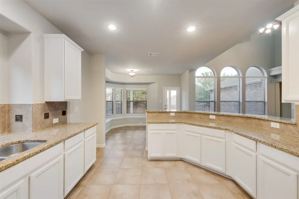 917 Tara Drive Burleson, TX 76028
