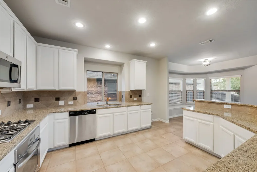 917 Tara Drive Burleson, TX 76028