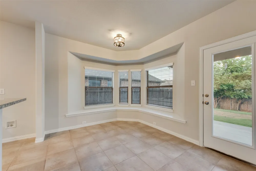 917 Tara Drive Burleson, TX 76028