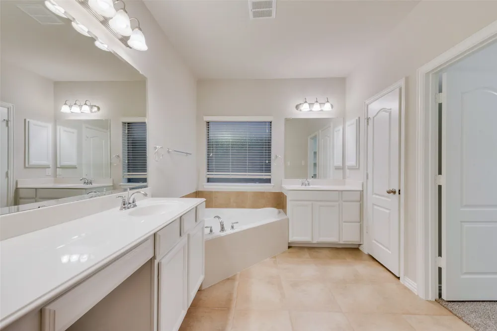 917 Tara Drive Burleson, TX 76028