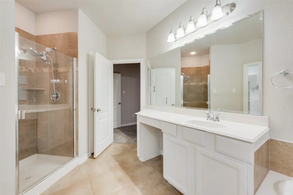 917 Tara Drive Burleson, TX 76028