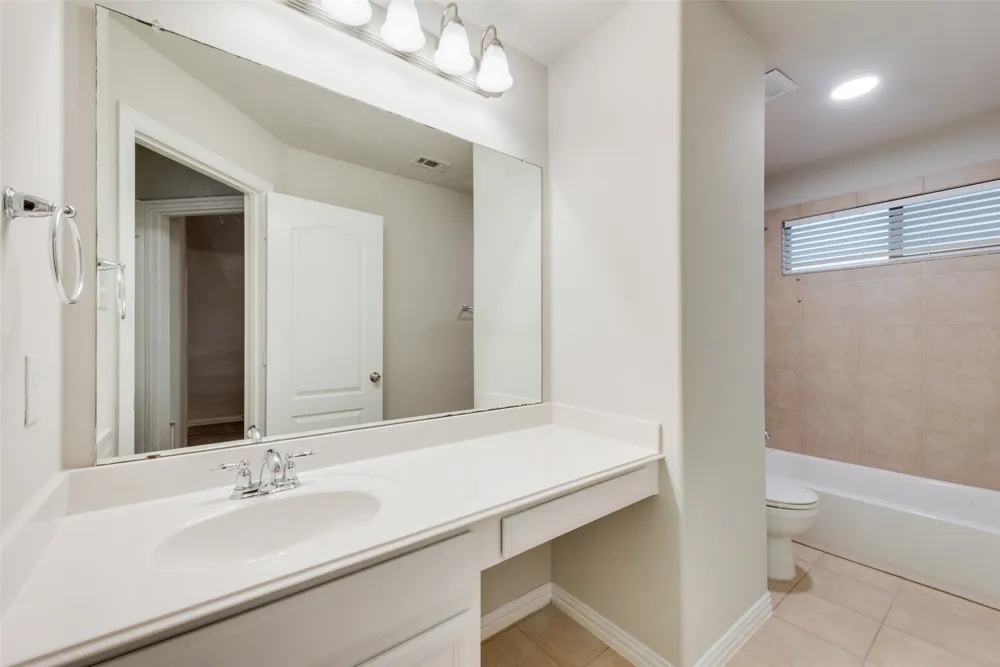917 Tara Drive Burleson, TX 76028