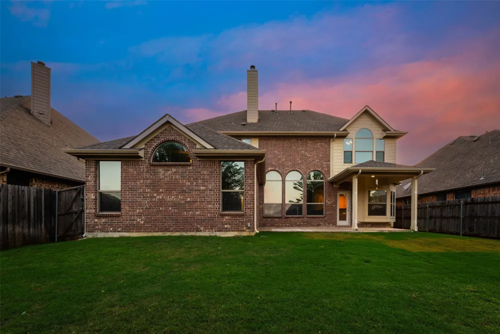 917 Tara Drive Burleson, TX 76028