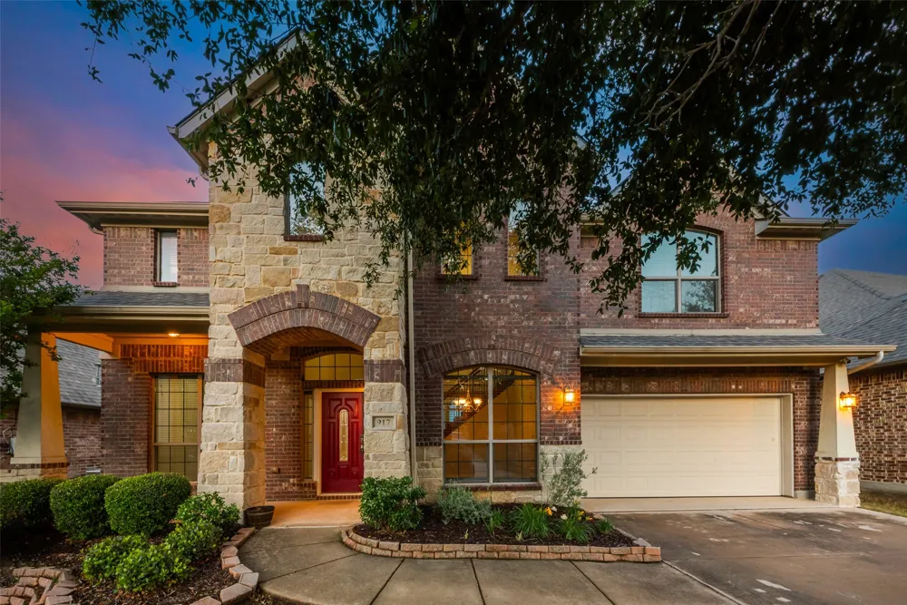 917 Tara Drive Burleson, TX 76028