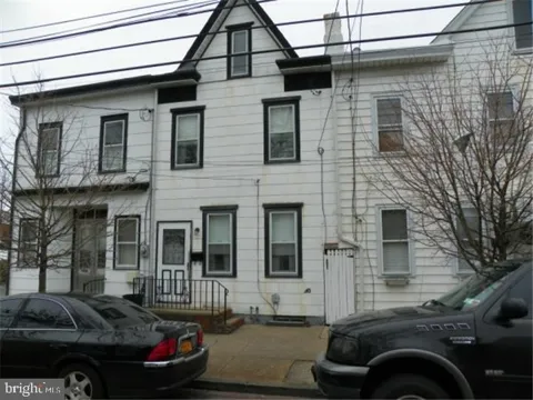 233 CUMMINGS AVENUE