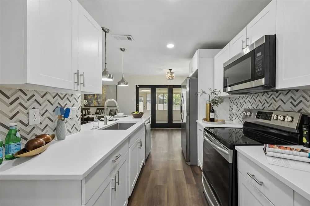 1600 Hartford Drive Carrollton, TX 75007