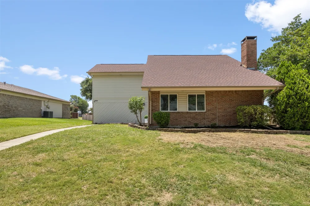 1600 Hartford Drive Carrollton, TX 75007