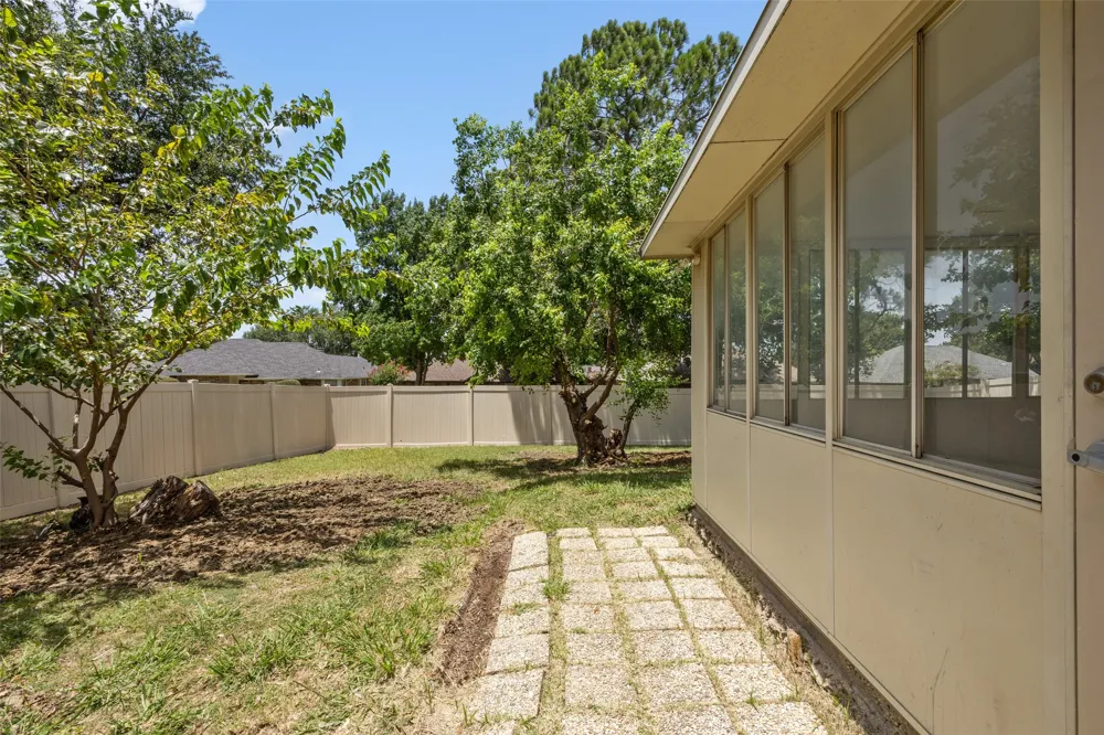 1600 Hartford Drive Carrollton, TX 75007