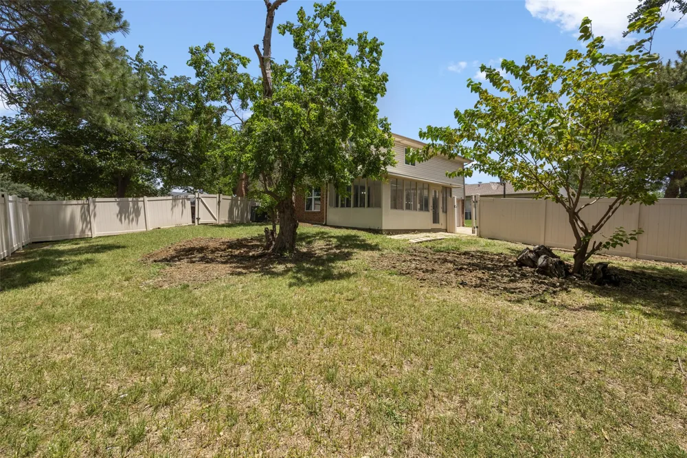 1600 Hartford Drive Carrollton, TX 75007