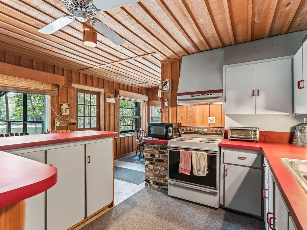 10518 SW 64TH AVENUE Bushnell, FL 33513
