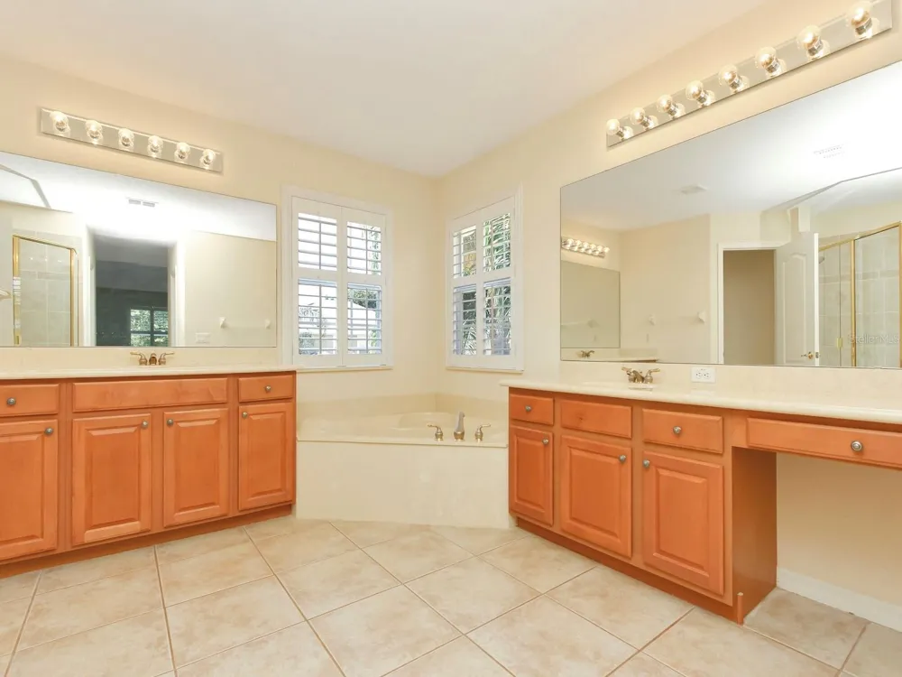 10093 CHARDONNAY DRIVE Orlando, FL 32832