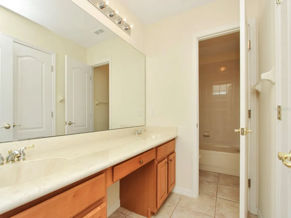 10093 CHARDONNAY DRIVE Orlando, FL 32832
